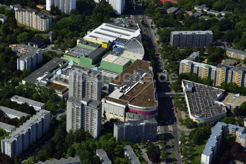 Berlin von oben - Einkaufzentrum Gropius Passagen im Bezirk Neukölln von Berlin