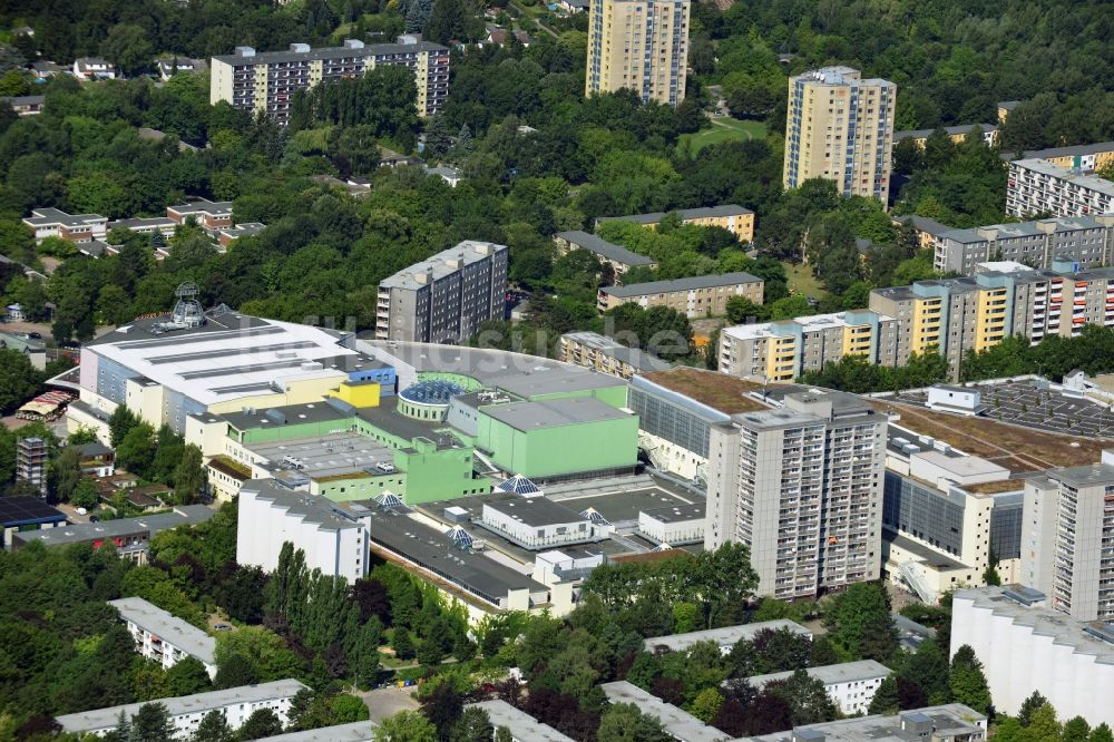 Berlin von oben - Einkaufzentrum Gropius Passagen im Bezirk Neukölln von Berlin