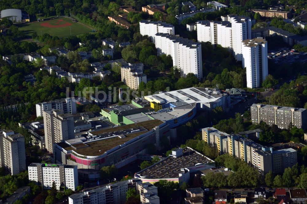 Berlin von oben - Einkaufzentrum Gropius Passagen im Bezirk Neukölln von Berlin