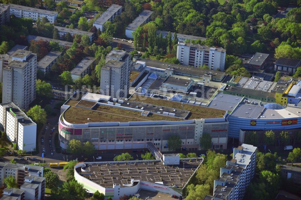 Berlin aus der Vogelperspektive: Einkaufzentrum Gropius Passagen im Bezirk Neukölln von Berlin