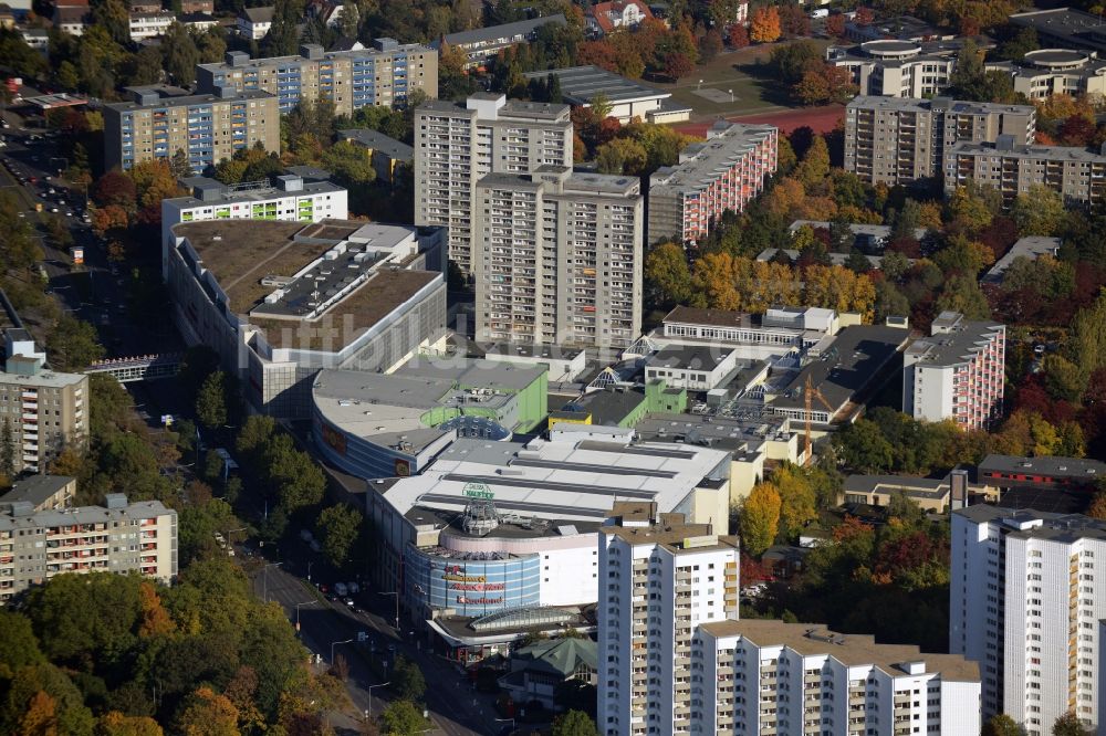 Berlin von oben - Einkaufzentrum Gropius Passagen im Bezirk Neukölln von Berlin