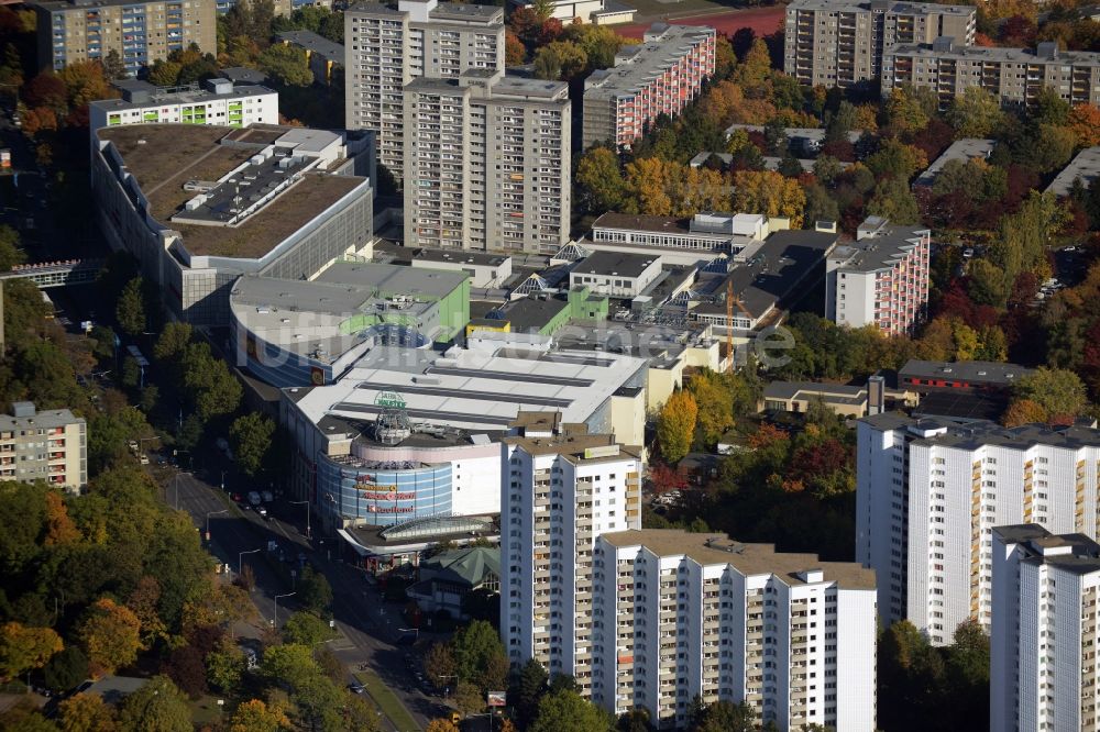 Berlin aus der Vogelperspektive: Einkaufzentrum Gropius Passagen im Bezirk Neukölln von Berlin