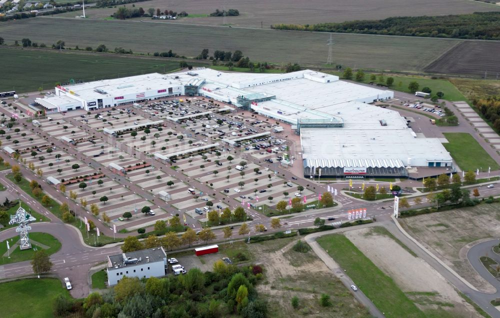 Landsberg aus der Vogelperspektive: Einkaufzentrum Halle Center in Landsberg im Bundesland Sachsen-Anhalt, Deutschland