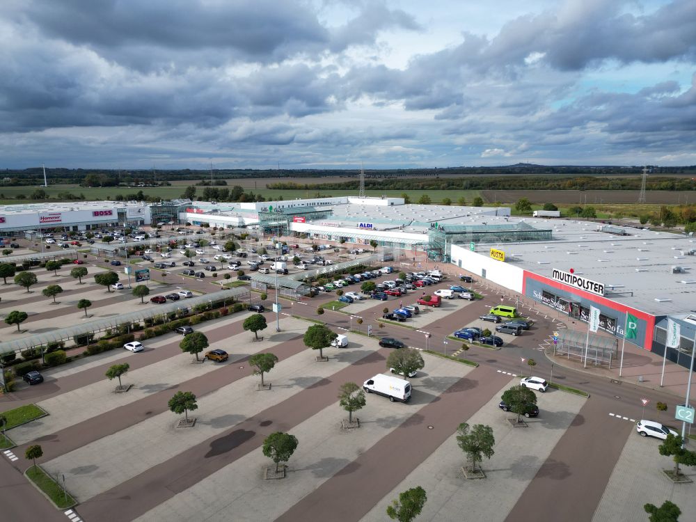 Landsberg von oben - Einkaufzentrum Halle Center in Landsberg im Bundesland Sachsen-Anhalt, Deutschland