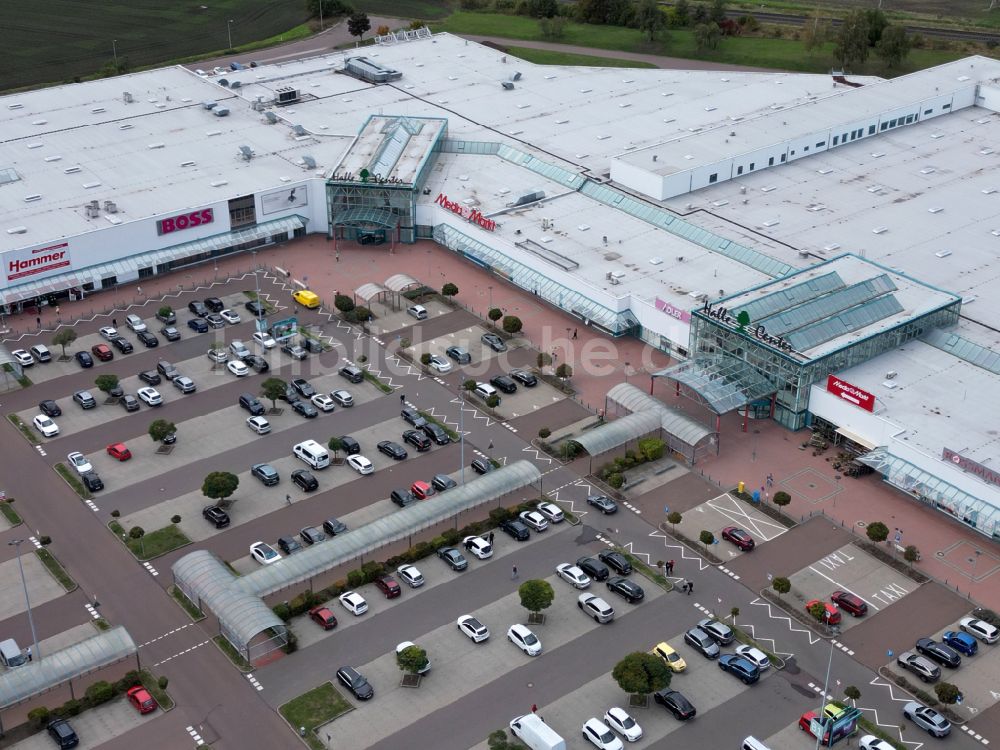 Luftaufnahme Landsberg - Einkaufzentrum Halle Center in Landsberg im Bundesland Sachsen-Anhalt, Deutschland