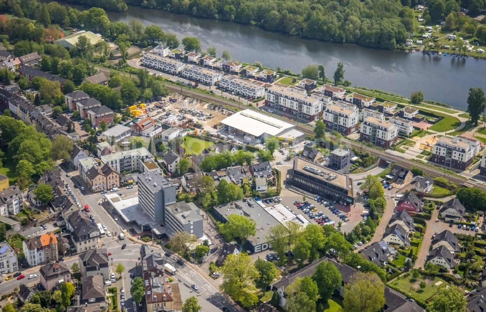 Essen von oben - Einkaufzentrum am Hochhaus an der Ringstraße im Ortsteil Kettwig in Essen im Bundesland Nordrhein-Westfalen, Deutschland