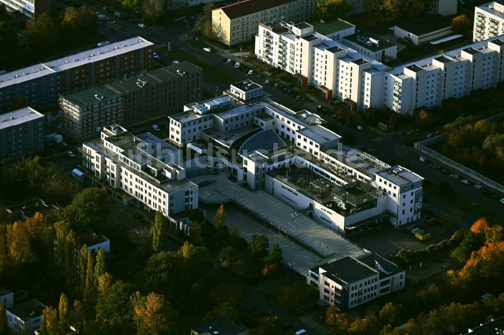 Berlin aus der Vogelperspektive: Einkaufzentrum Neumann Forum in Berlin, Deutschland