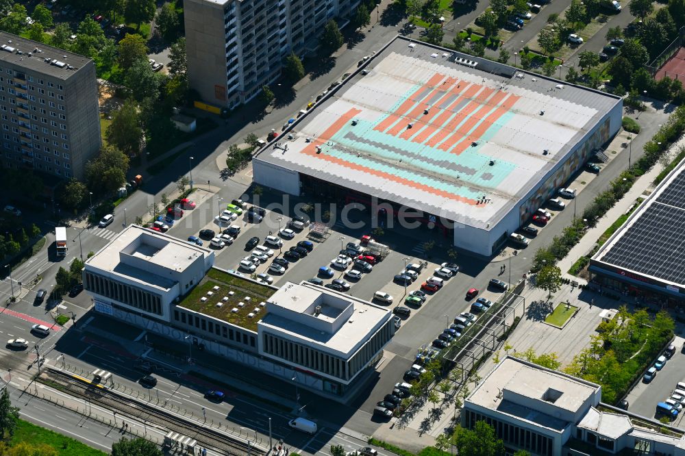 Jena von oben - Einkaufzentrum im Ortsteil Lobeda in Jena im Bundesland Thüringen, Deutschland