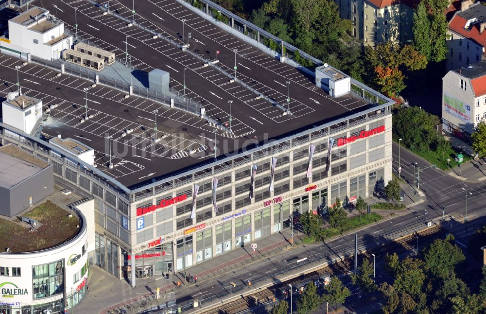 Berlin von oben - Einkaufzentrum Ring-Center an der Frankfurter Allee in Berlin