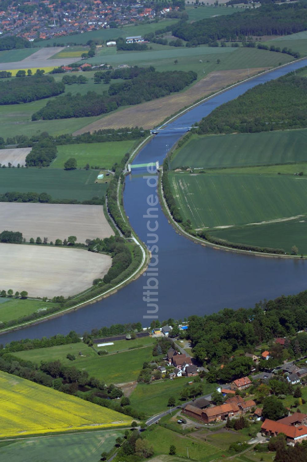 Edesbüttel aus der Vogelperspektive: Einmündung des Elbe-Seitenkanal in den Mittellandkanal bei Edesbüttel in Niedersachsen