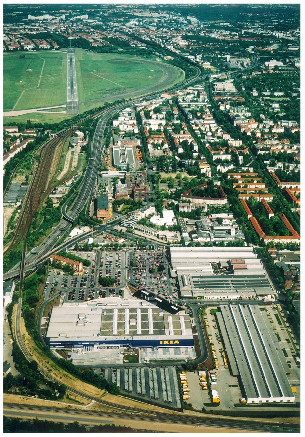 Berlin-Tempelhof aus der Vogelperspektive: Einrichtungshaus IKEA in Berlin Tempelhof