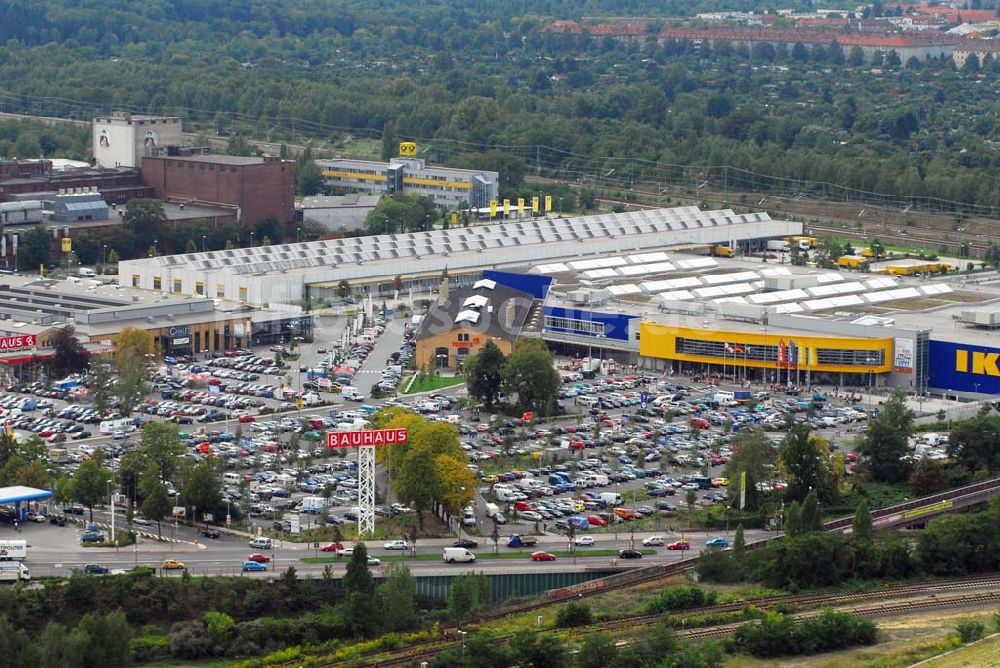 Berlin von oben - Einrichtungshaus IKEA in Berlin Tempelhof