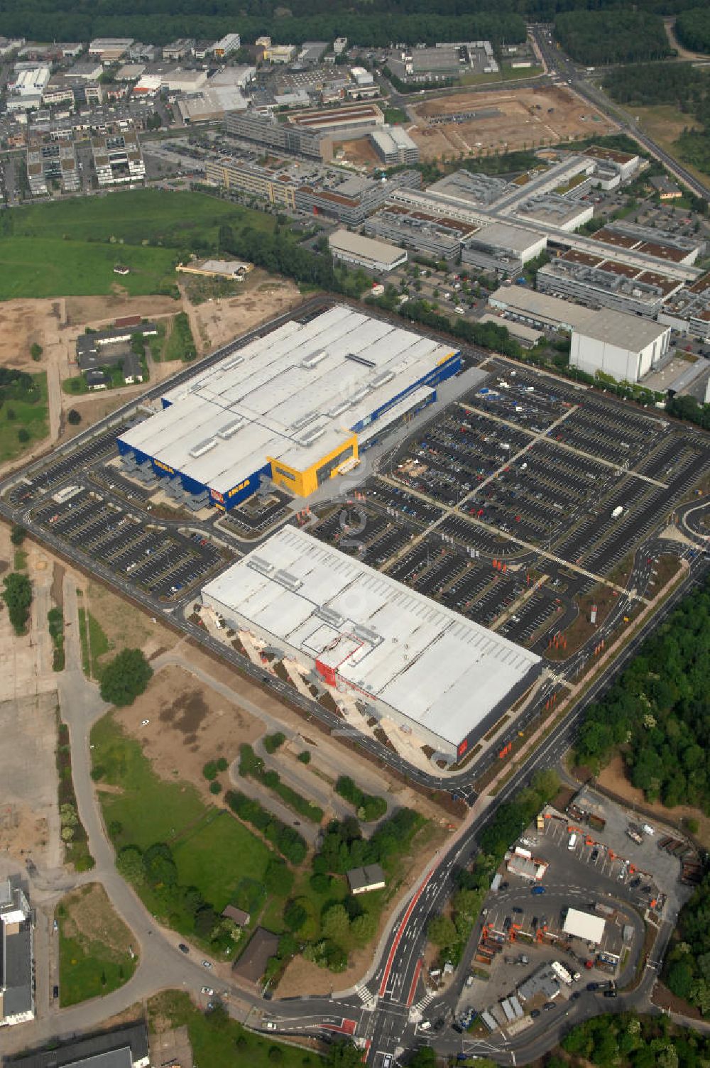 KÖLN von oben - Einrichtungshaus der IKEA Deutschland GmbH & Co. KG - Niederlassung Köln Am Butzweilerhof