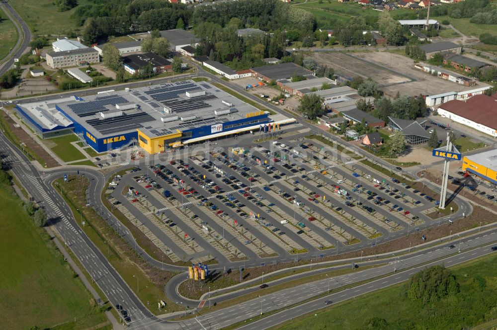 Rostock von oben - Einrichtungshaus der IKEA Deutschland GmbH & Co. KG - Niederlassung Rostock