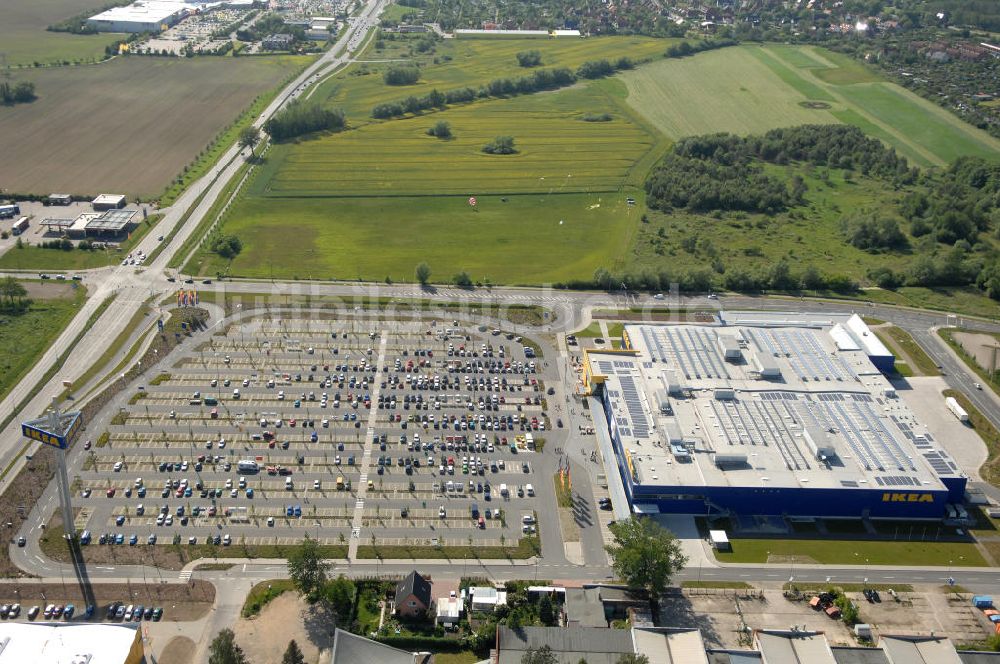 Rostock von oben - Einrichtungshaus der IKEA Deutschland GmbH & Co. KG - Niederlassung Rostock