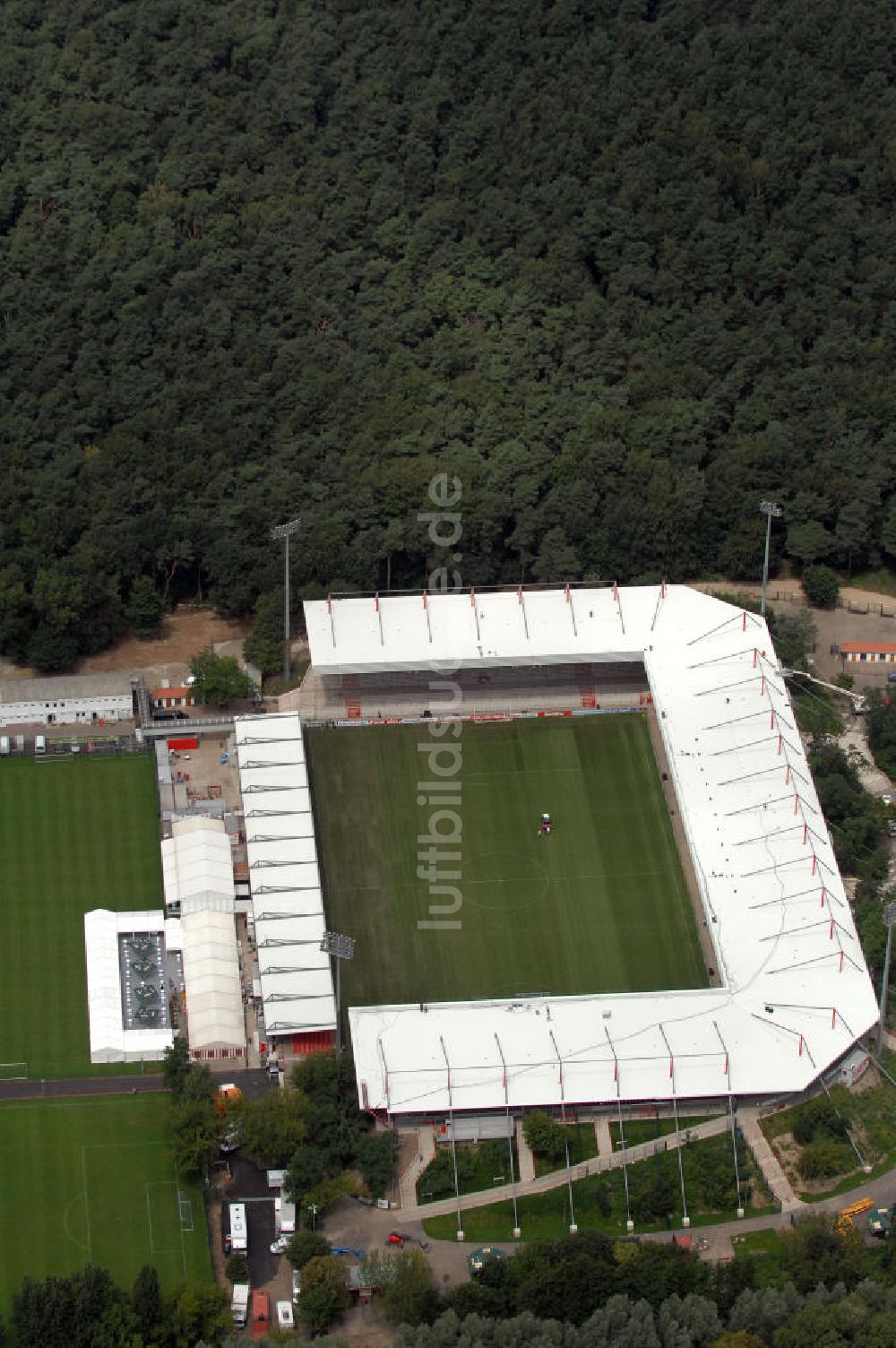 Luftbild Berlin - Einweihung Stadion Alte Försterei des 1. FC Union in Berlin-Köpenick