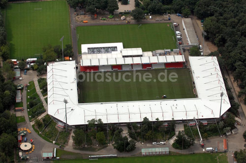 Luftbild Berlin - Einweihung Stadion Alte Försterei des 1. FC Union in Berlin-Köpenick