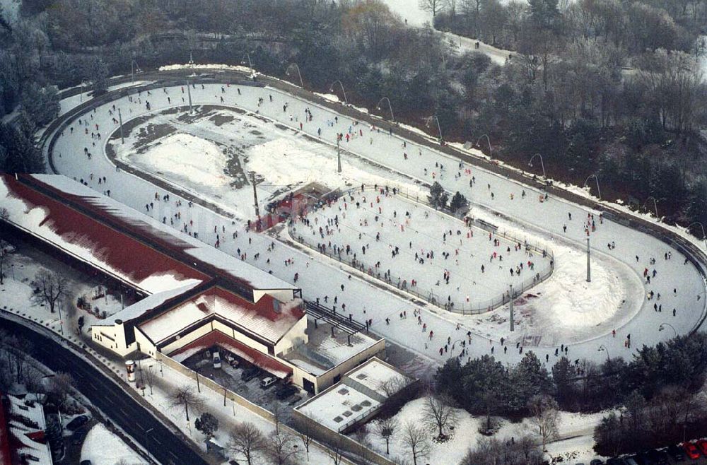 München von oben - Eis- und Funsportzentrum Ost in München