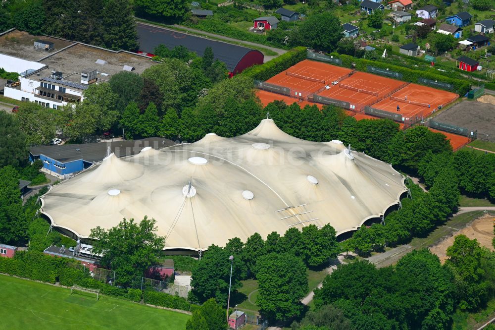 Hamburg aus der Vogelperspektive: Eisbahn- Gebäude der Eisbahn Stellingen an der Hagenbeckstraße im Ortsteil Stellingen in Hamburg, Deutschland