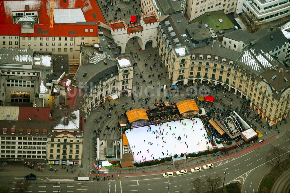 Luftbild München - Eisbelag der auf dem Karlsplatz - Stachus an der Altstadt in München im Bundesland Bayern, Deutschland