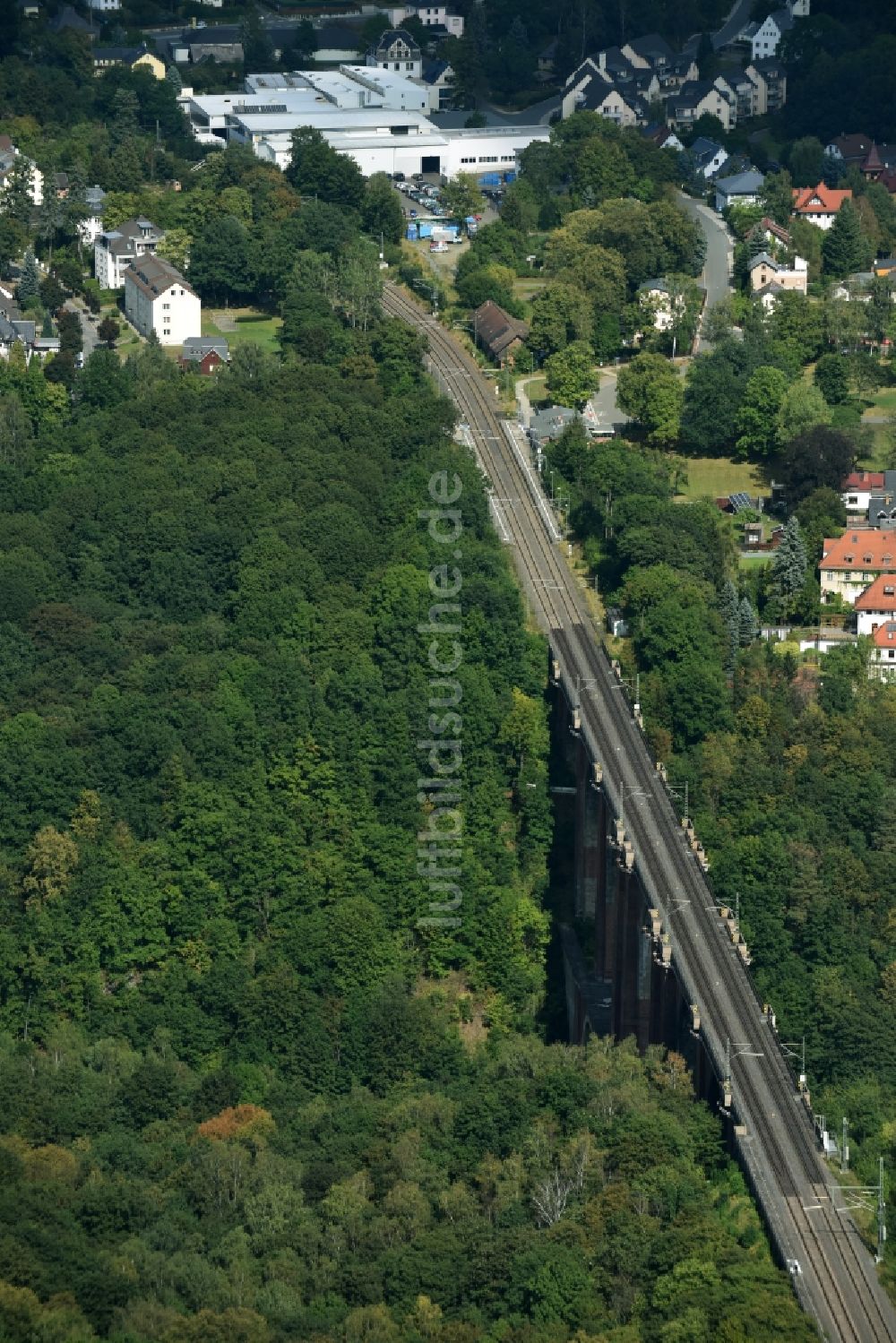 Pöhl aus der Vogelperspektive: Eisenbahn - Brückenbauwerk Elstertalbrücke in Pöhl im Bundesland Sachsen