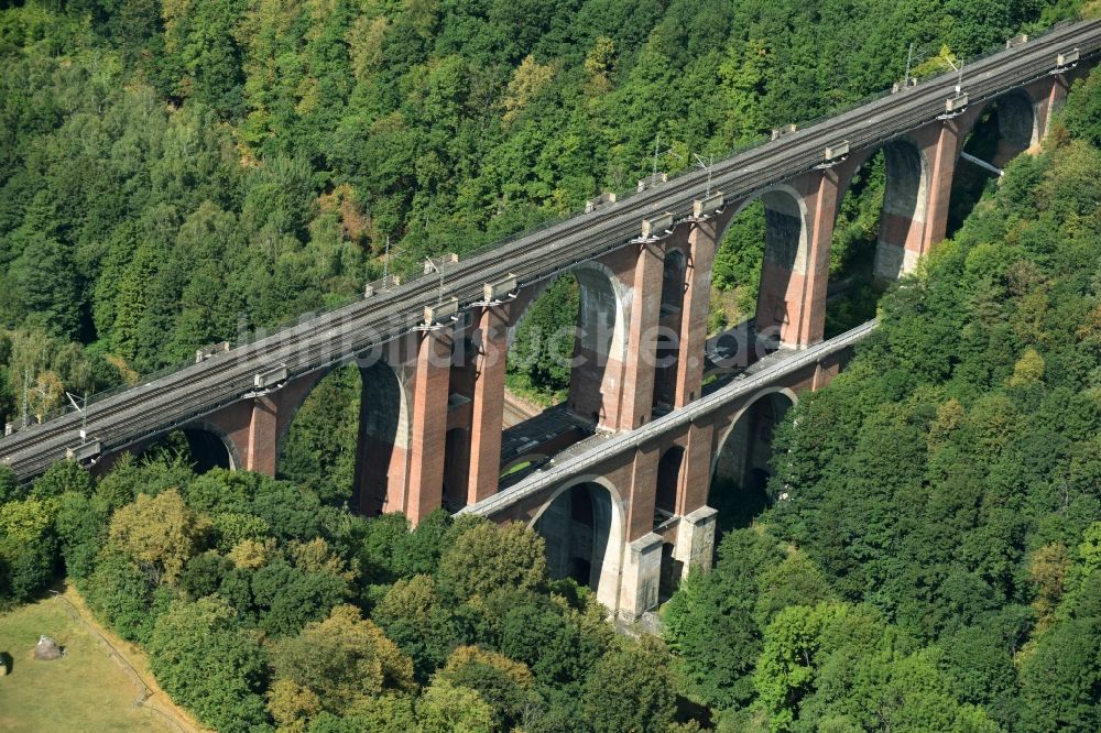 Pöhl aus der Vogelperspektive: Eisenbahn - Brückenbauwerk Elstertalbrücke in Pöhl im Bundesland Sachsen