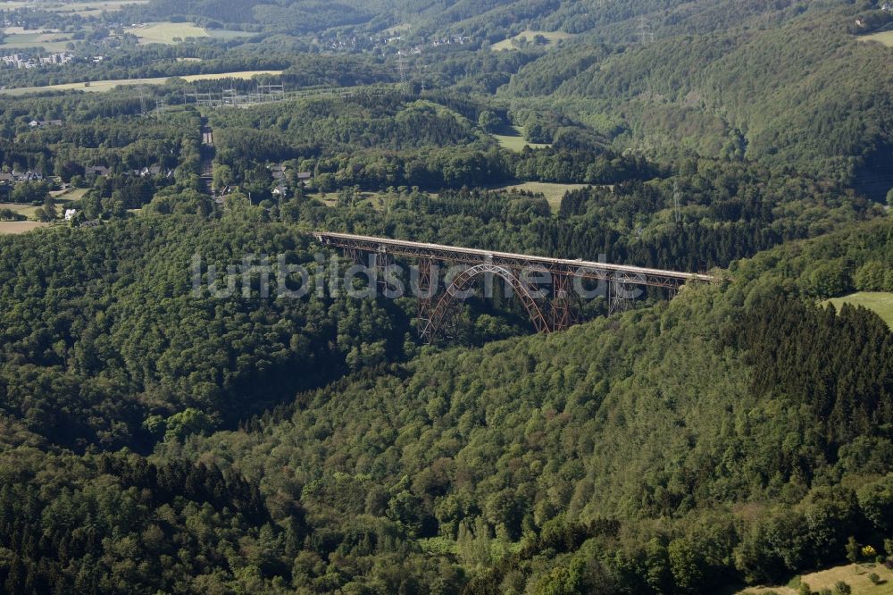 Solingen von oben - Eisenbahn- Viadukt der Müngstener Brücke ehemals Kaiser-Wilhelm-Bruecke bei Solingen im Bundesland Nordrhein-Westfalen