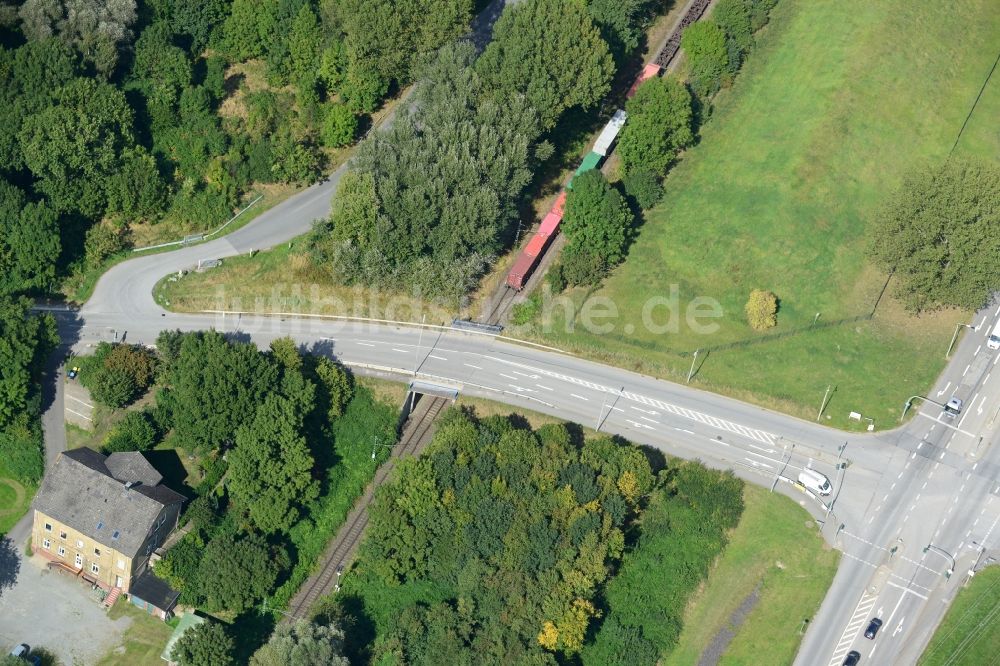 Hamburg von oben - Eisenbahnüberführung Moorburger Elbdeich in Hamburg-Morrburg