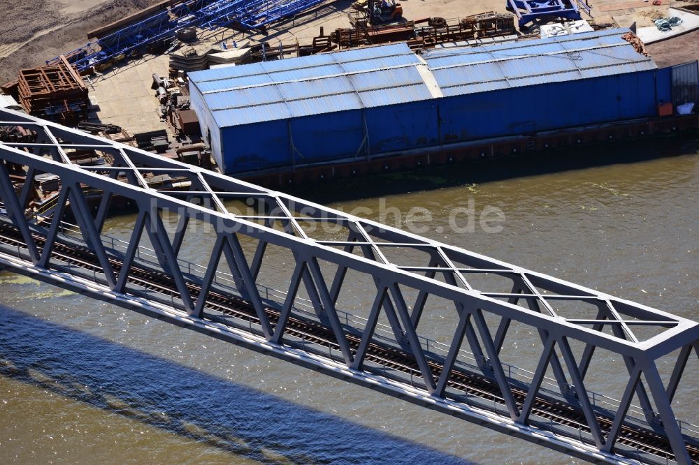 Genthin aus der Vogelperspektive: Eisenbahnbrücke Genthin-Jerichow im Bundesland Sachsen-Anhalt