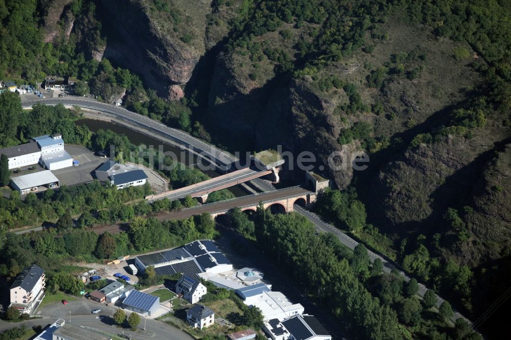 Idar-Oberstein von oben - Eisenbahnbrücke in der Nähe von Idar-Oberstein im Bundesland Rheinland-Pfalz