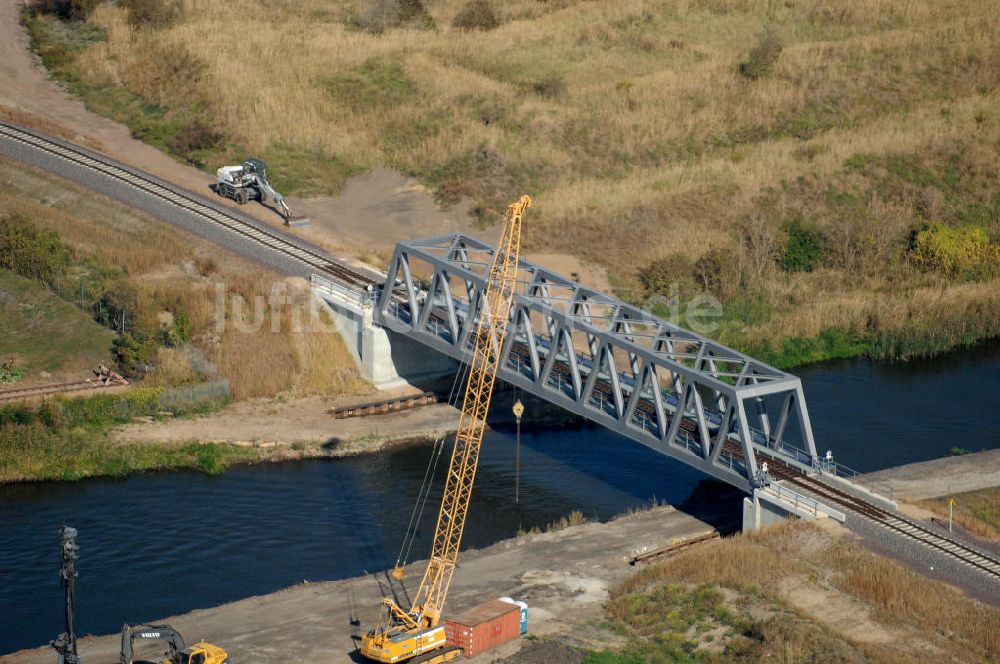 Luftbild GENTHIN - Eisenbahnbrücke Roßdorfer Altkanal in Genthin