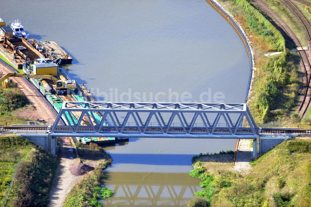 Genthin aus der Vogelperspektive: Eisenbahnbrücke Roßdorfer Altkanal in Genthin