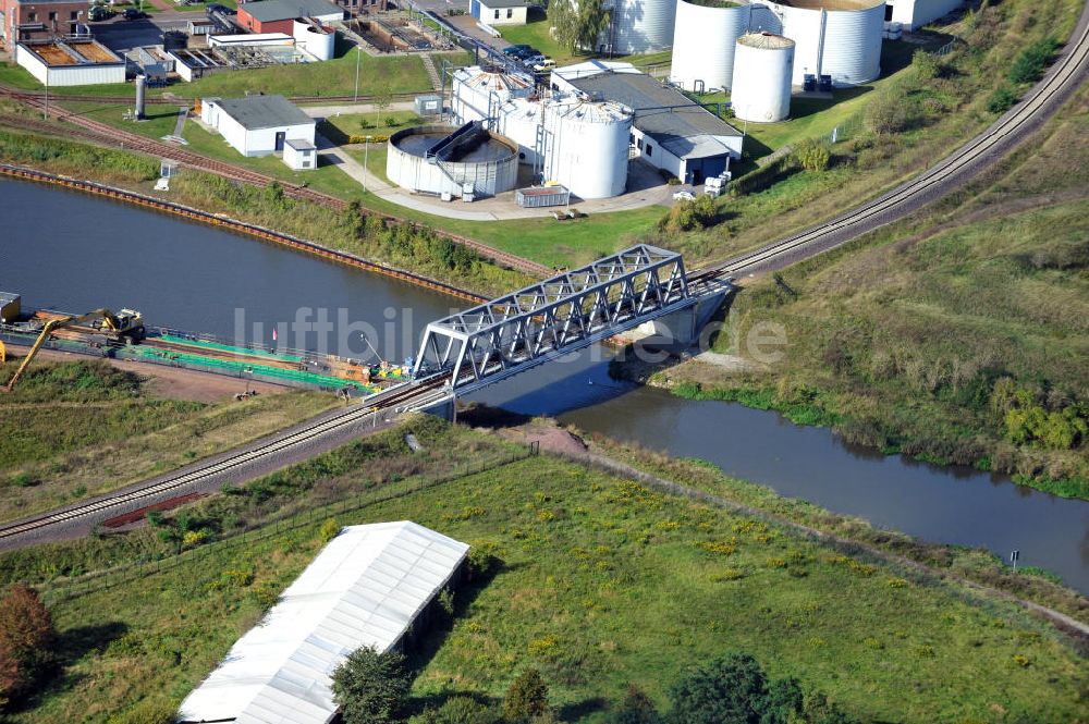 Luftaufnahme Genthin - Eisenbahnbrücke Roßdorfer Altkanal in Genthin