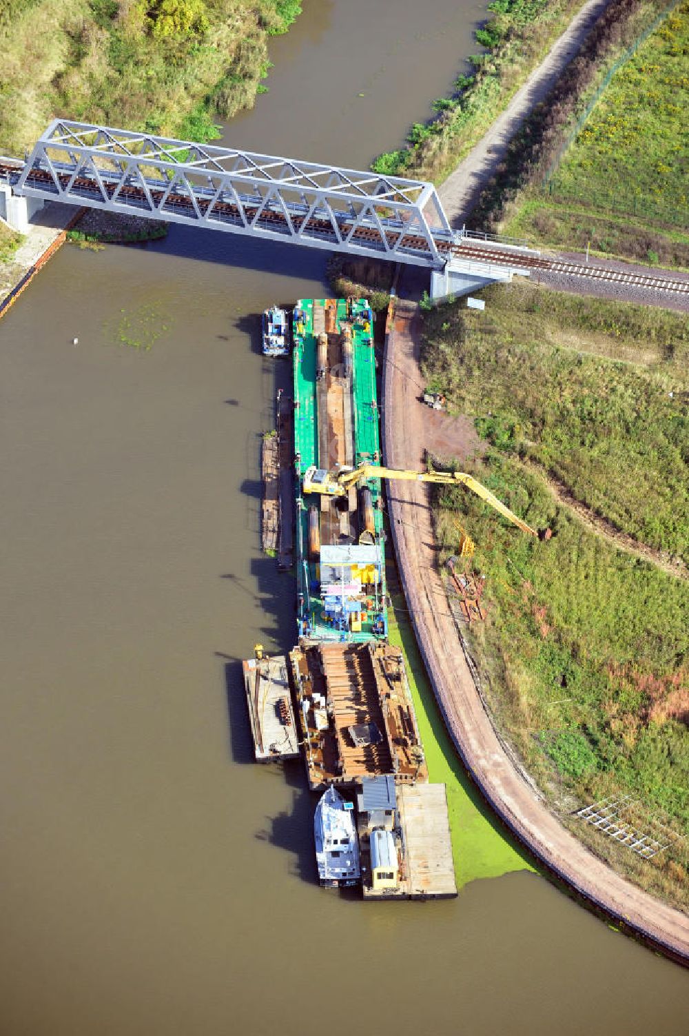 Luftaufnahme Genthin - Eisenbahnbrücke Roßdorfer Altkanal in Genthin