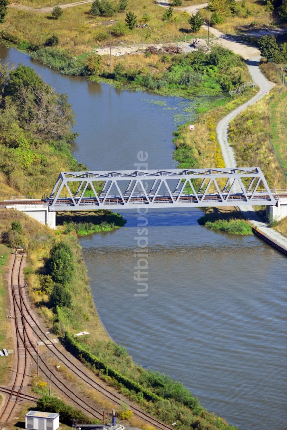 Genthin von oben - Eisenbahnbrücke Roßdorfer Altkanal in Genthin im Bundesland Sachsen-Anhalt