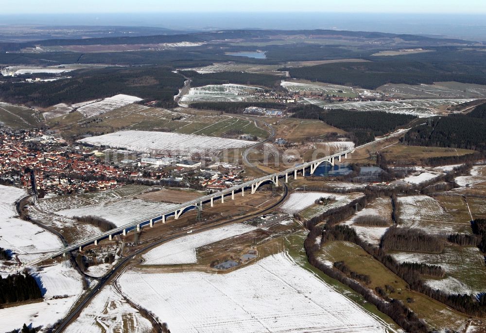 Langewiesen aus der Vogelperspektive: Eisenbahnviaduktneubau Ilmtalbrücke in Langewiesen im Bundesland Thüringen