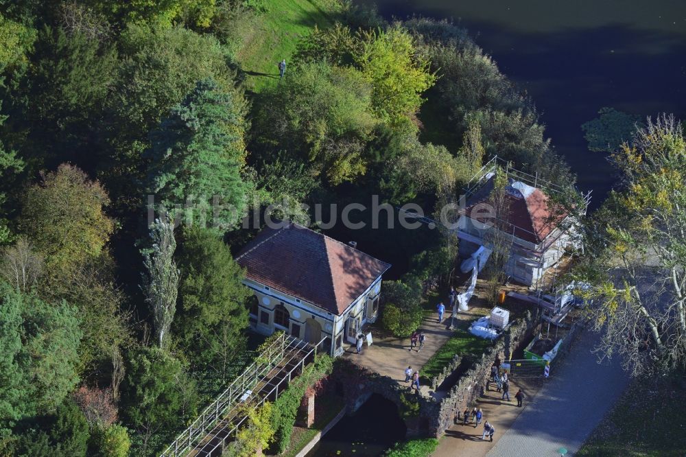 Wörlitz von oben - Eisenhart Palais und Terassen an der Rousseau-Insel in Wörlitz im Bundesland Sachsen-Anhalt