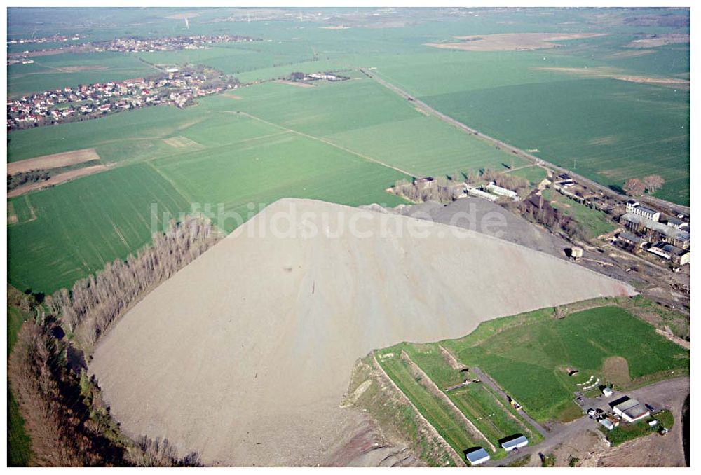 Luftaufnahme EISLEBEN - EISLEBEN Kalibergbau- Abraumhalden nordöstlich von Eisleben in Sachsen-Anhalt