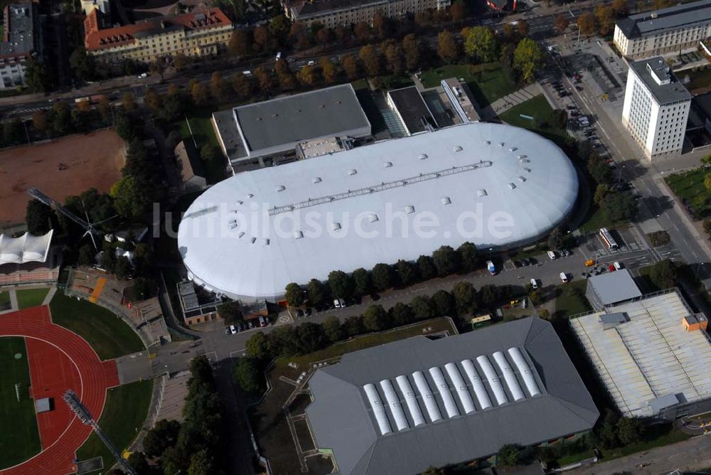 Erfurt von oben - Eissportzentrum und die Leichtathletikhalle