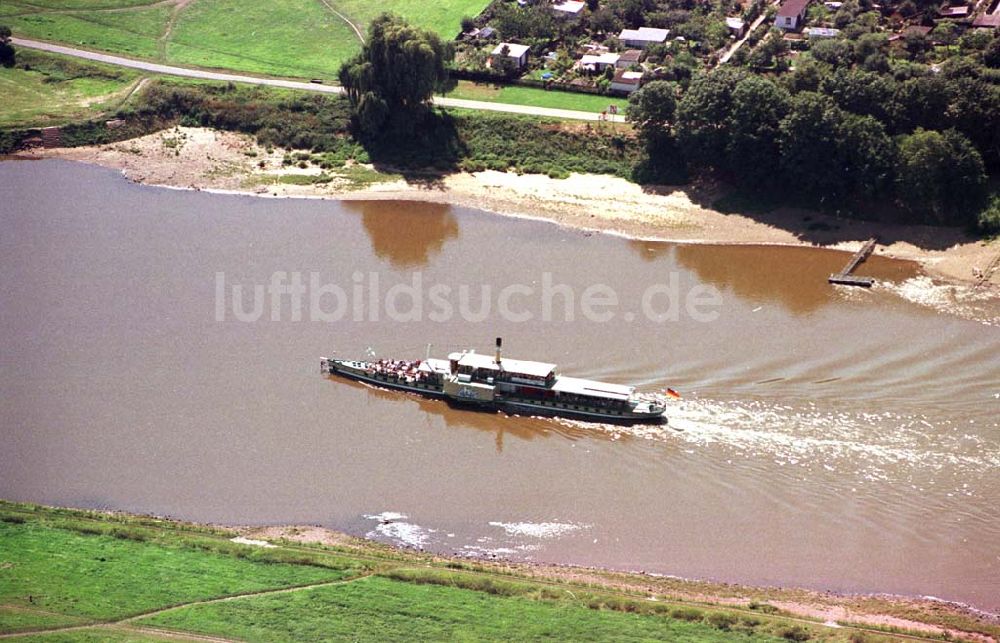 Luftbild Dresden - Elbdampfer auf der Elbe in Dresden