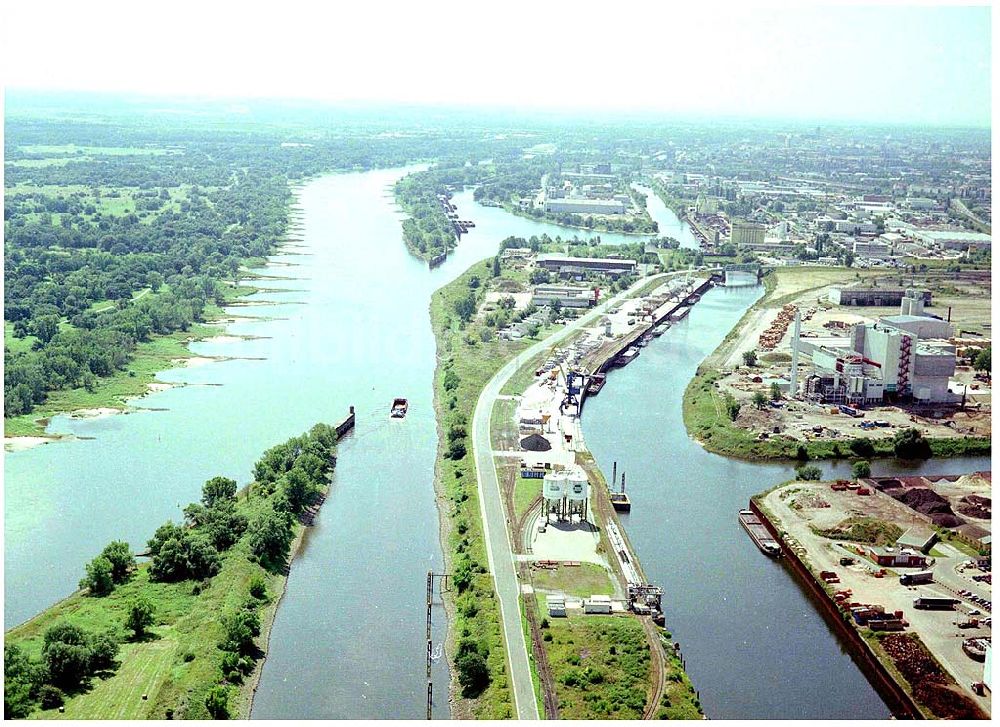 Magdeburg aus der Vogelperspektive: Elbe-Abstiegskanal