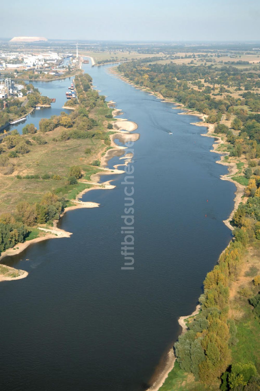 Luftbild Magdeburg - Elbe-Abstiegskanal am Areal des Magdeburger Binnengafens und der anliegenden Industriegebiete