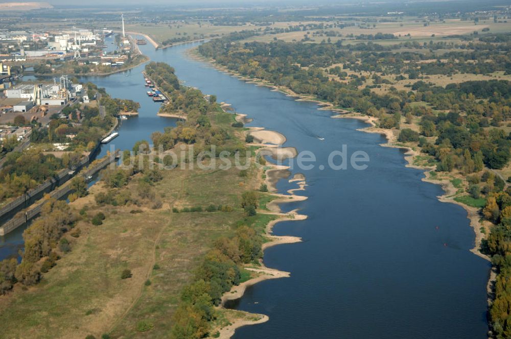 Luftaufnahme Magdeburg - Elbe-Abstiegskanal am Areal des Magdeburger Binnengafens und der anliegenden Industriegebiete