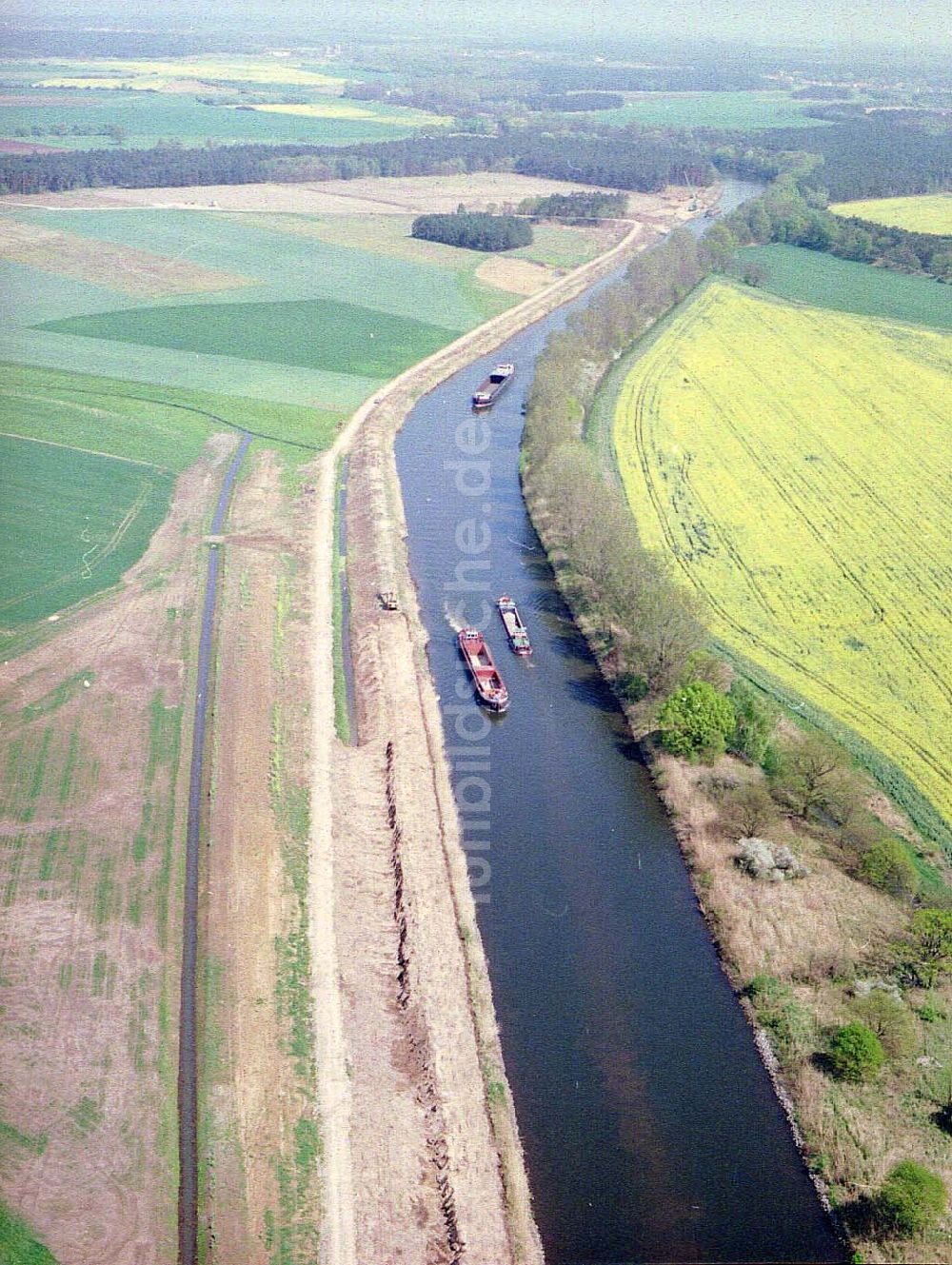 Parchau aus der Vogelperspektive: Elbe - Havel - Kanal bei Parchau.