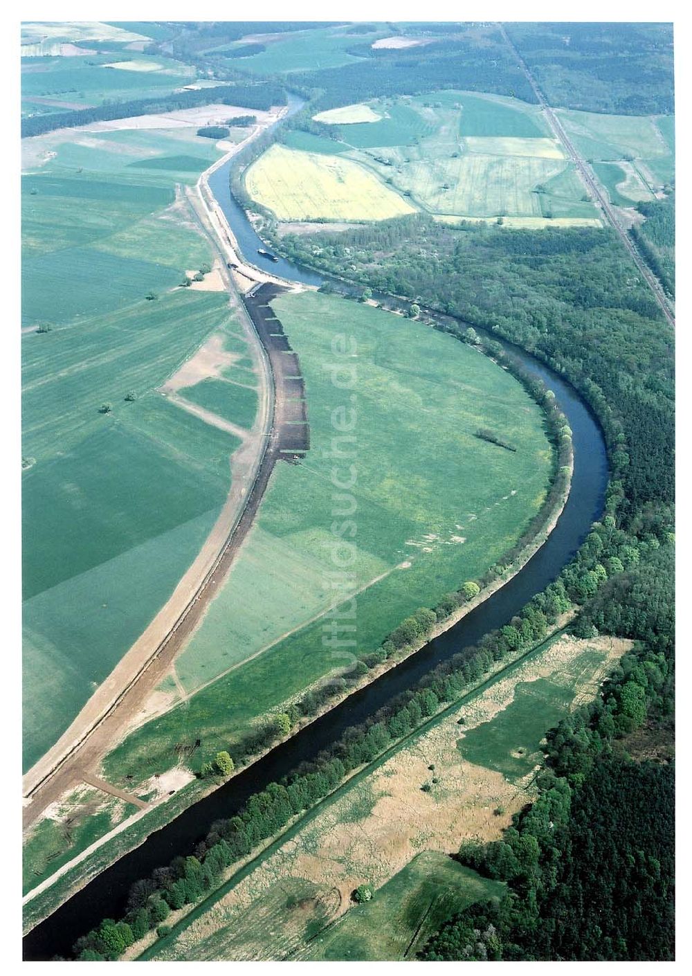 Parchau aus der Vogelperspektive: Elbe - Havel - Kanal bei Parchau.