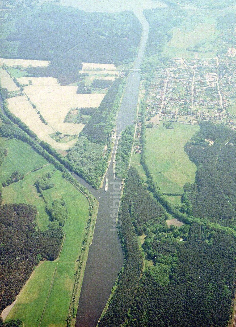 Niegripp von oben - Elbe - Havel - Kanal im Bereich der Schleuse Niegripp.