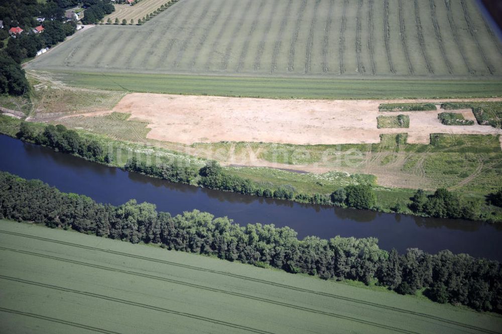 Genthin von oben - Elbe-Havel-Kanal / Canal bei Genthin