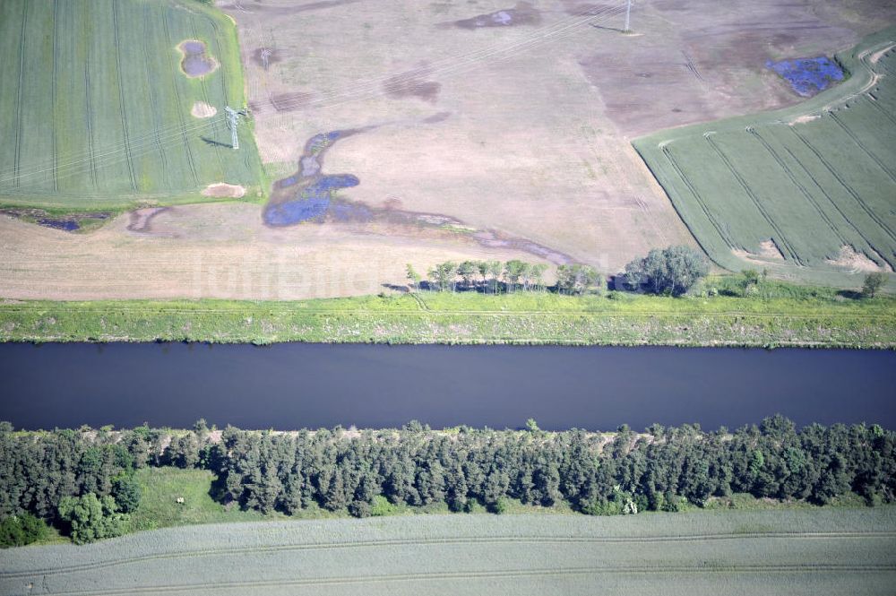 Genthin von oben - Elbe-Havel-Kanal / Canal bei Genthin