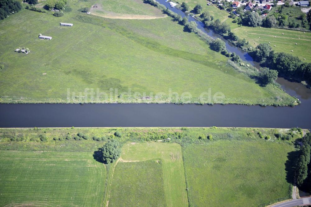 Genthin aus der Vogelperspektive: Elbe-Havel-Kanal / Canal bei Genthin