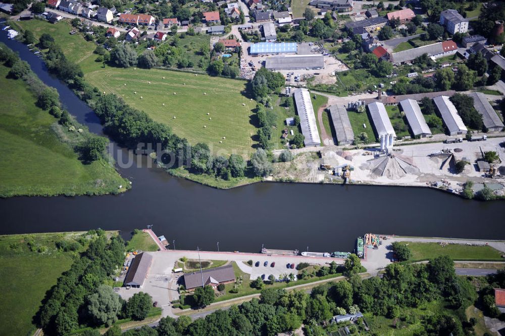 Luftbild Genthin - Elbe-Havel-Kanal / Canal bei Genthin